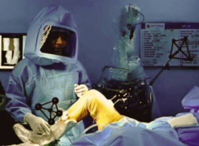 Surgeon performing Robotic Joint Replacement Surgery In PCMC Pune using advanced technology