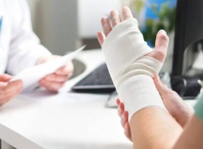 Patient receiving trauma & fracture treatment in PCMC Pune at Ayush Orthopaedic Clinic